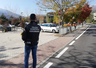 Cadavere in strada a Fano, Scientifica al lavoro